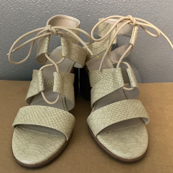 BC Born In California Lace Up Vegan Heel Taupe Tan Faux Snakeskin - Picture 2 of 10